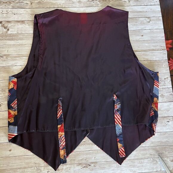 111 MAIN Vest Size 2X 4th Of July Teddy Bear USA American Flag Fireworks EUC - Picture 8 of 12